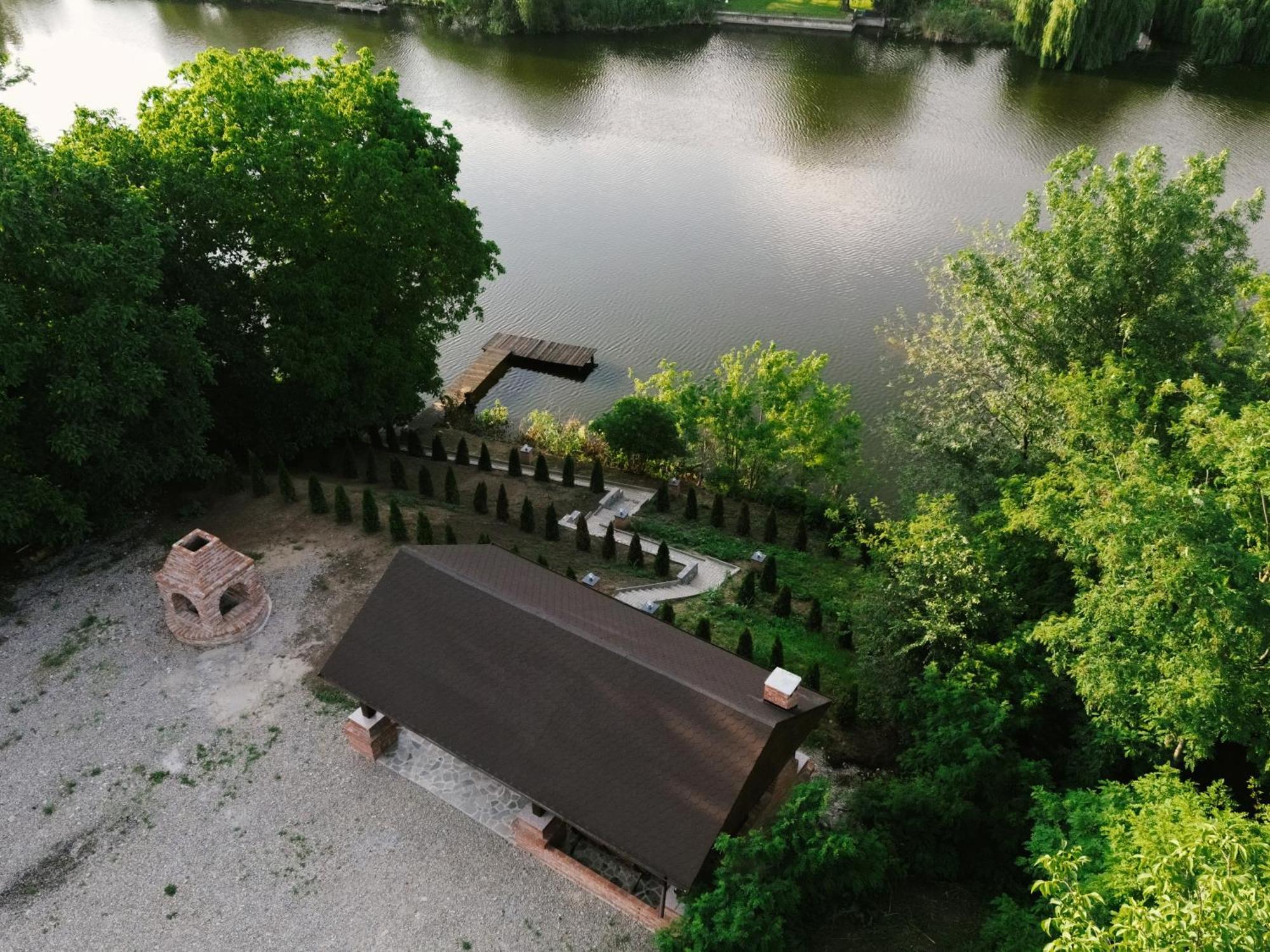 Madison Lake Villa Balotesti Exteriör bild