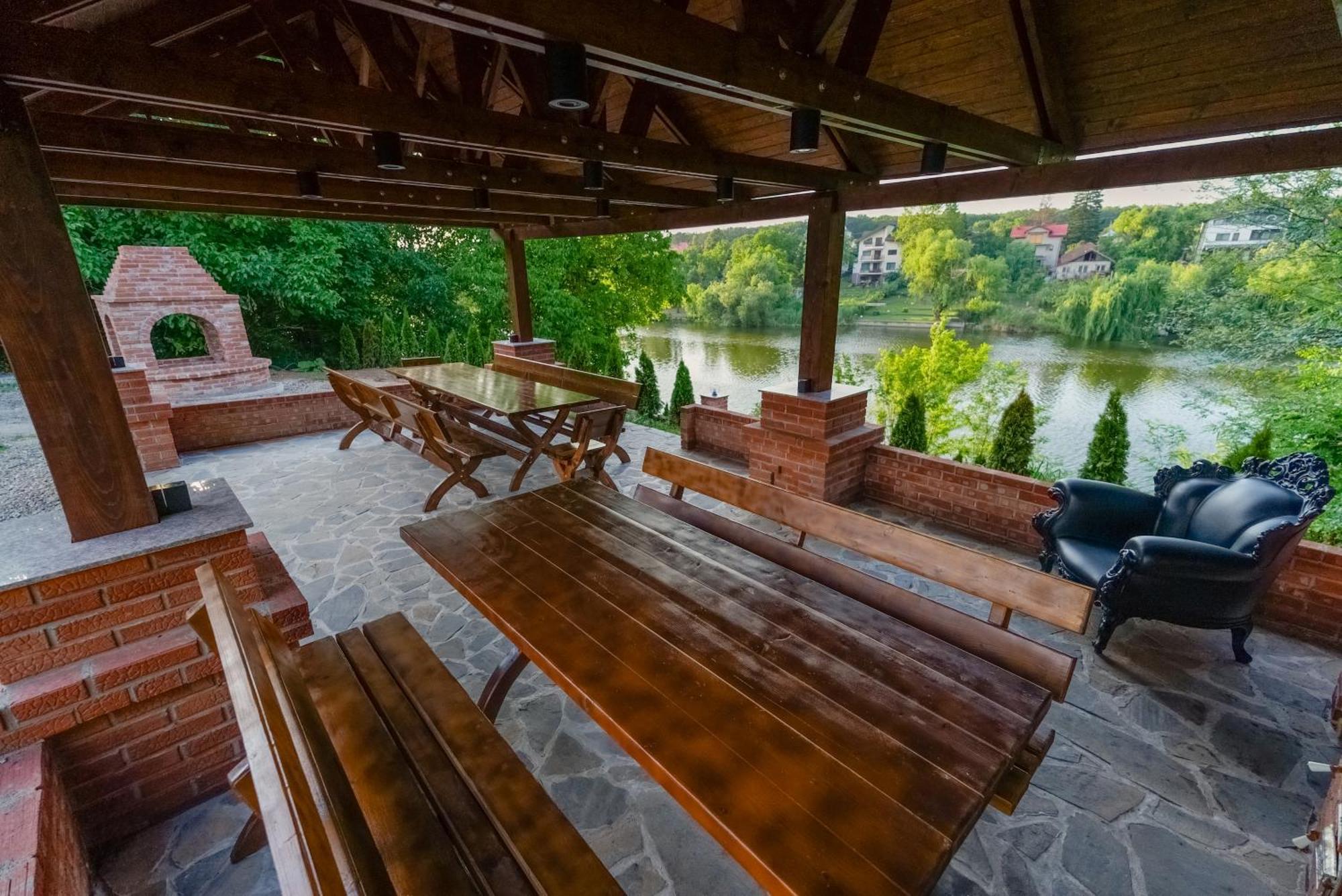 Madison Lake Villa Balotesti Exteriör bild